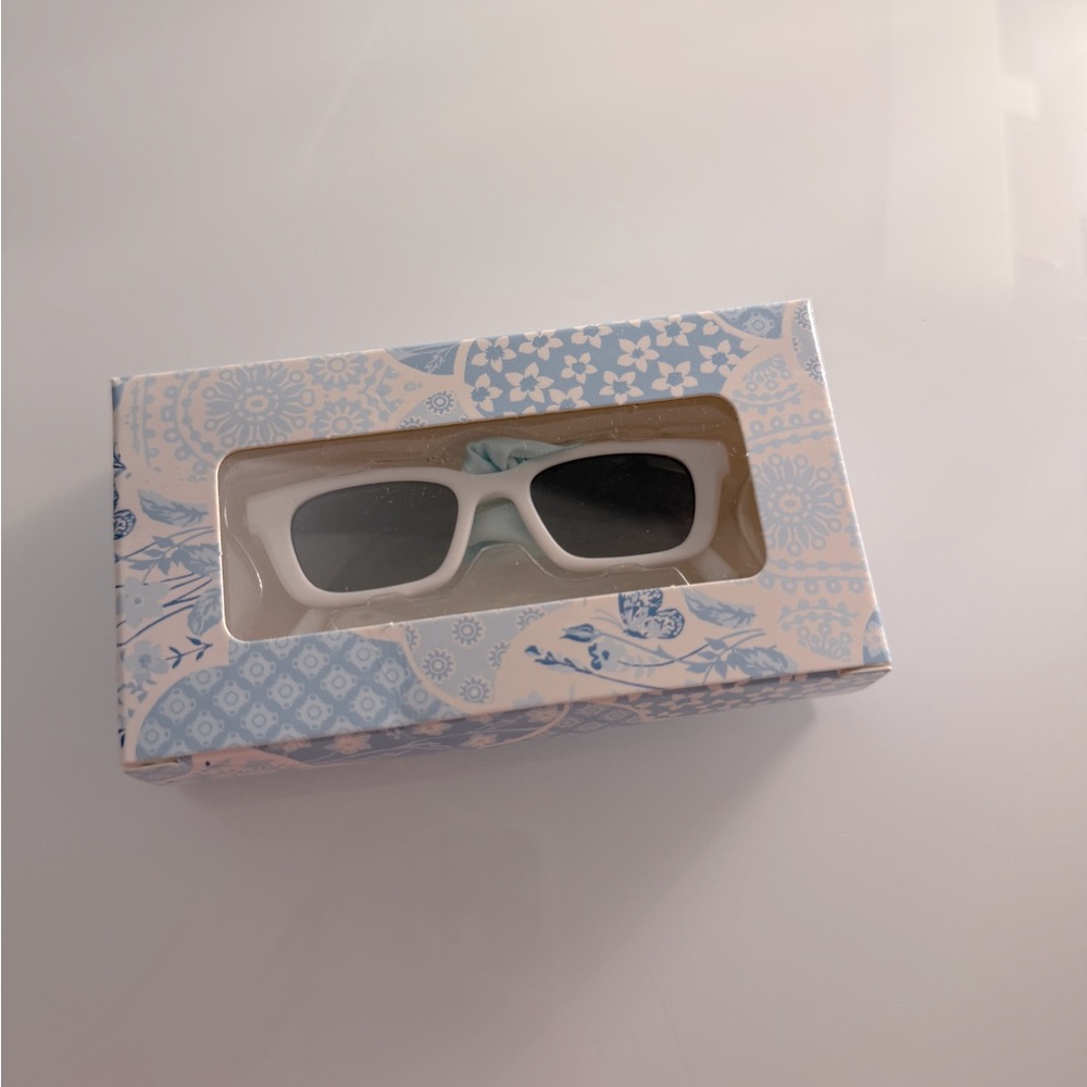 Taylor Swift 1989 sunglasses ornament